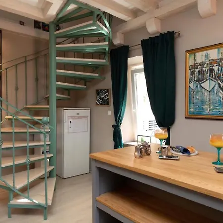 Shanti Apartman *
